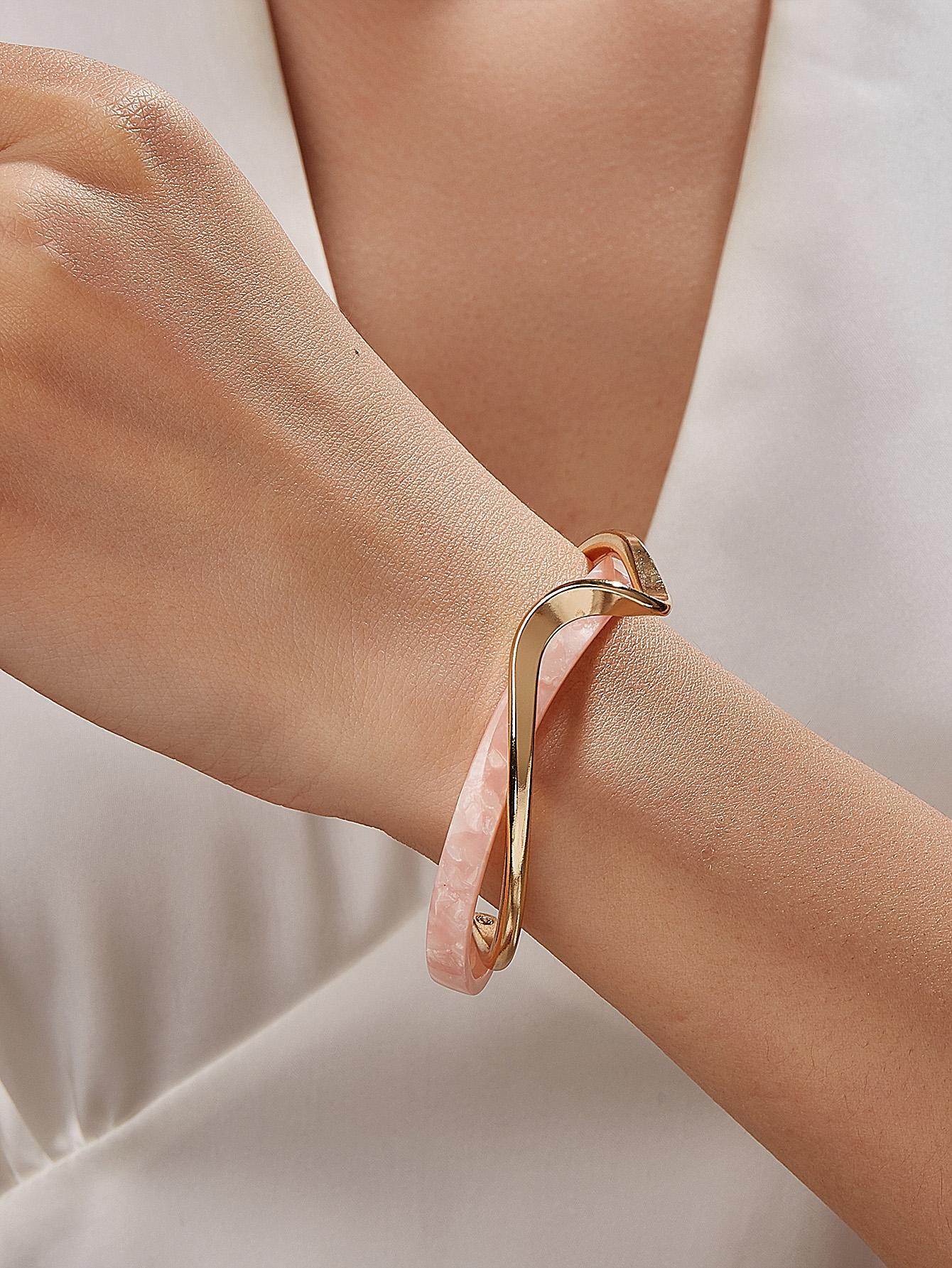 Structured Layered Cuff Bangle: Timeless Elegance