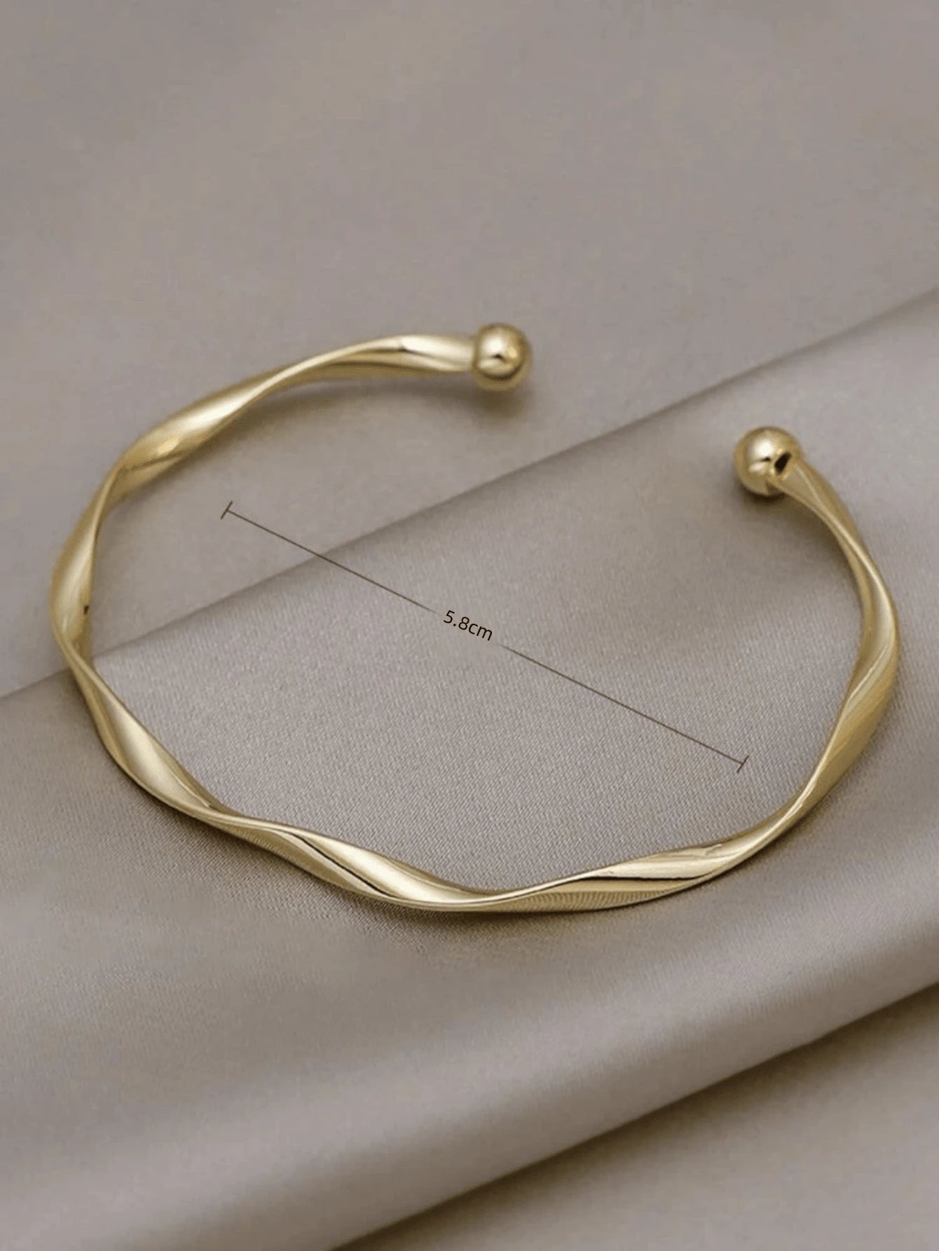 Simple Wave Design Open Bangle Bracelet: Fashionable Essential for Women