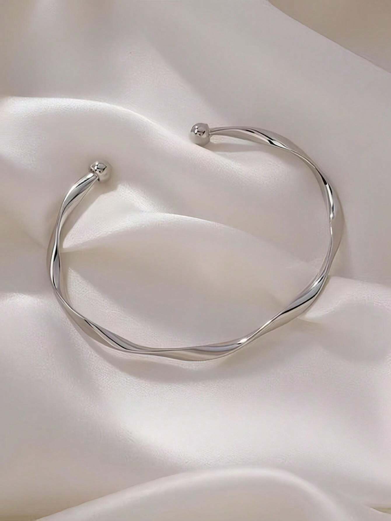 Simple Wave Design Open Bangle Bracelet: Fashionable Essential for Women