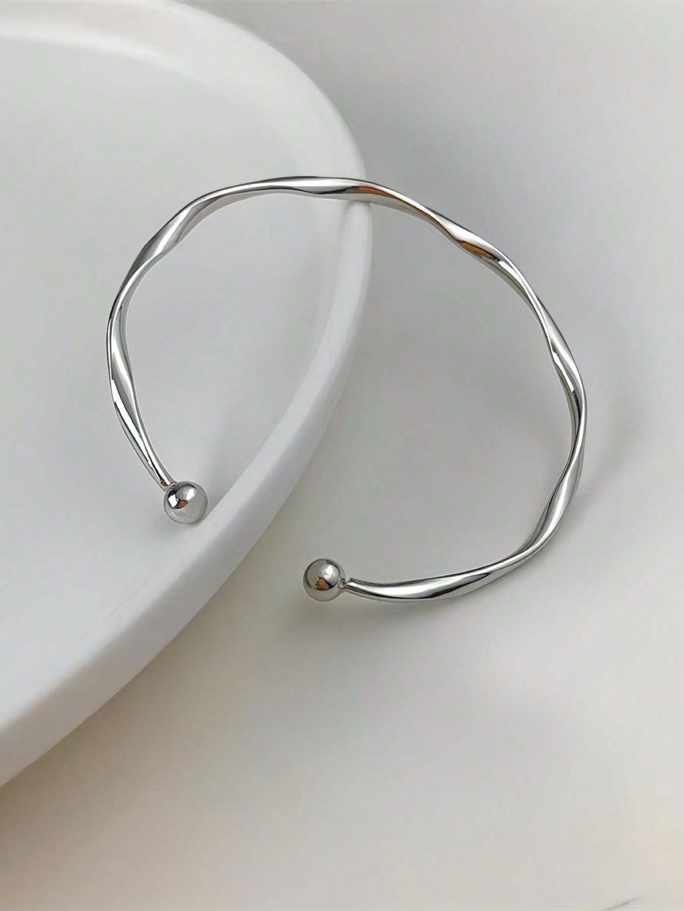 Simple Wave Design Open Bangle Bracelet: Fashionable Essential for Women